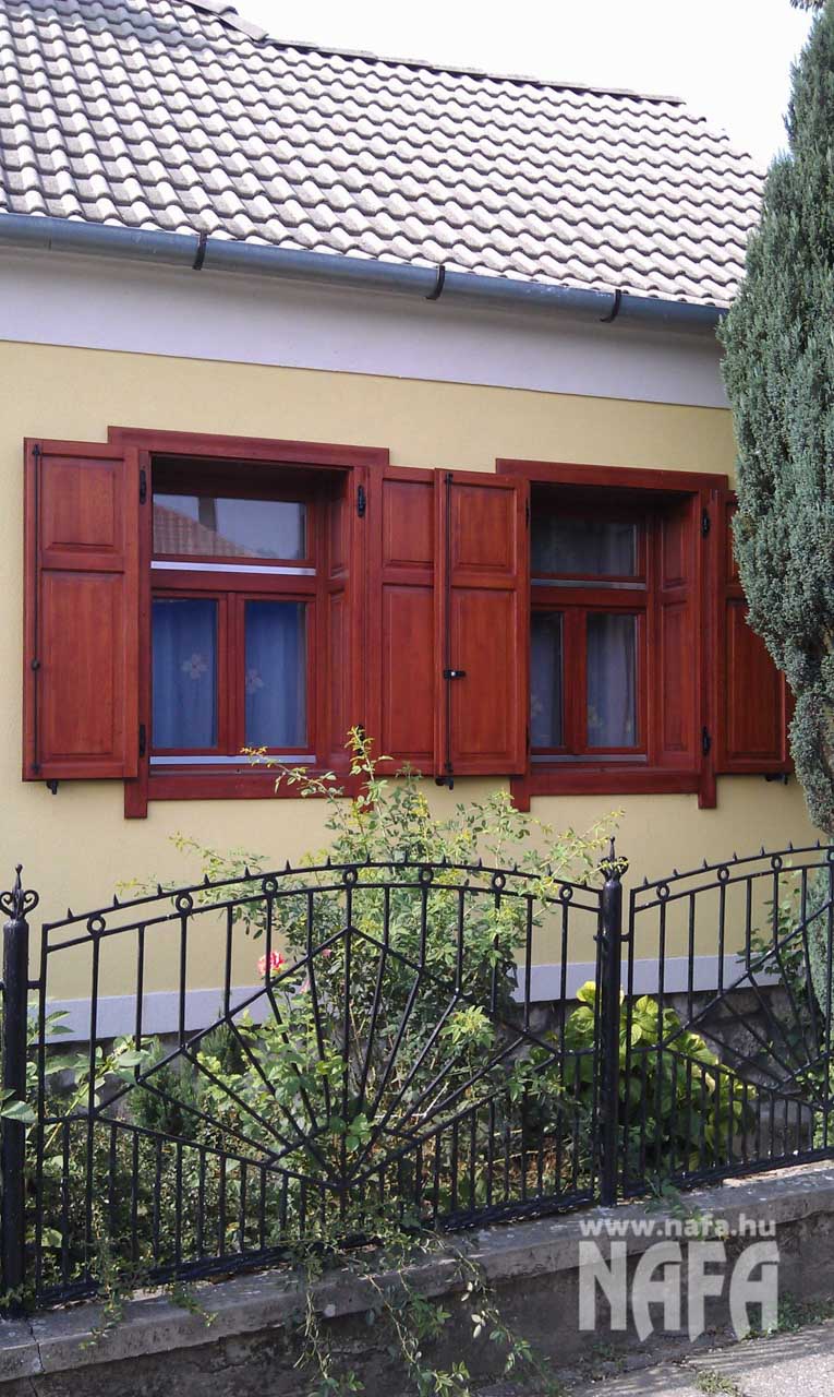 Zsalu ablak egyedi festett, Kaposvár Családiház