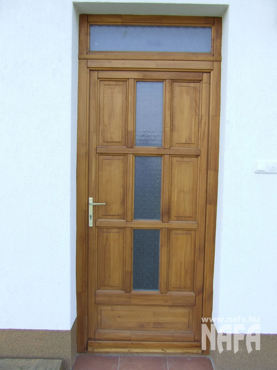Fa nyílászárók, egyedi festett ajtó, Pécs Közintézmény