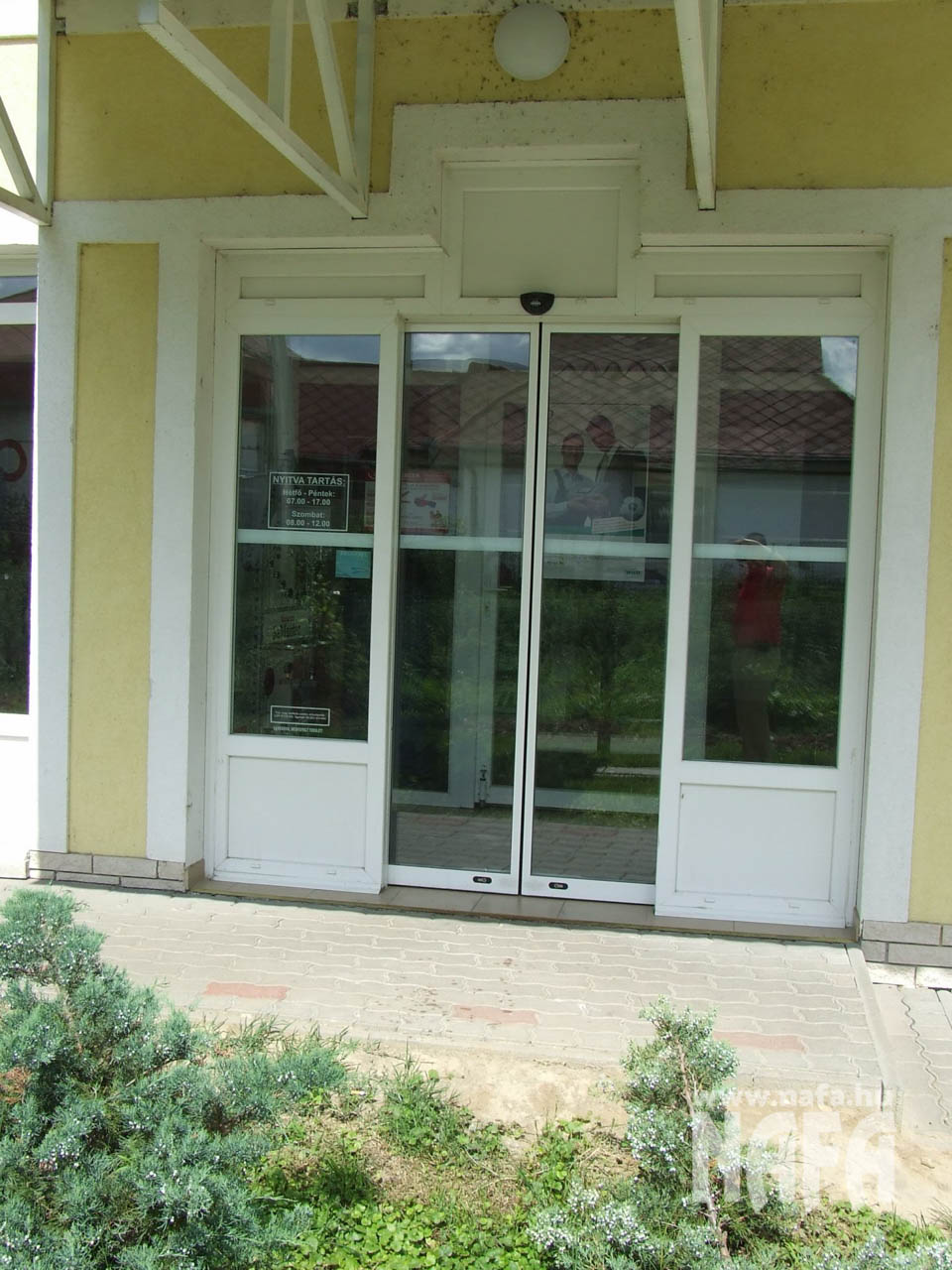 Műanyag nyílászárók, egyedi ablakok és ajtók, Kaposvár Irodaház