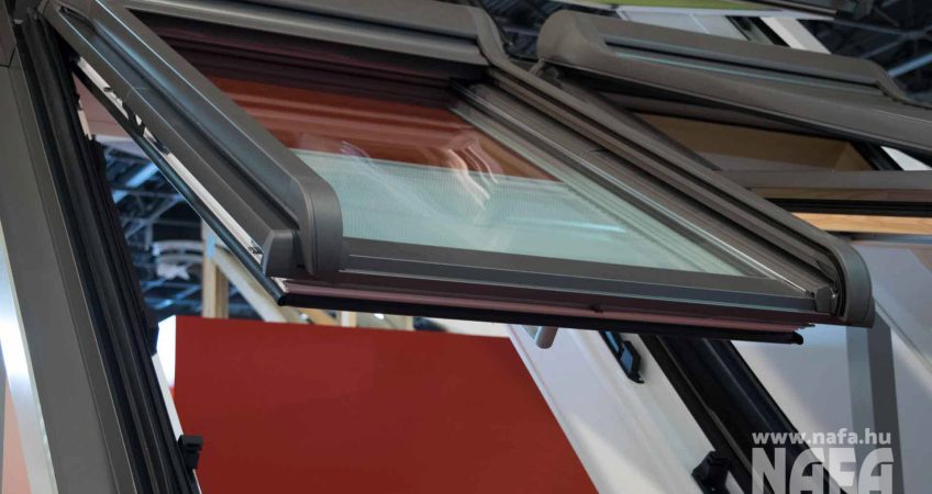 Műanyag Tetőablakok: A Tökéletes Megoldás Otthonába