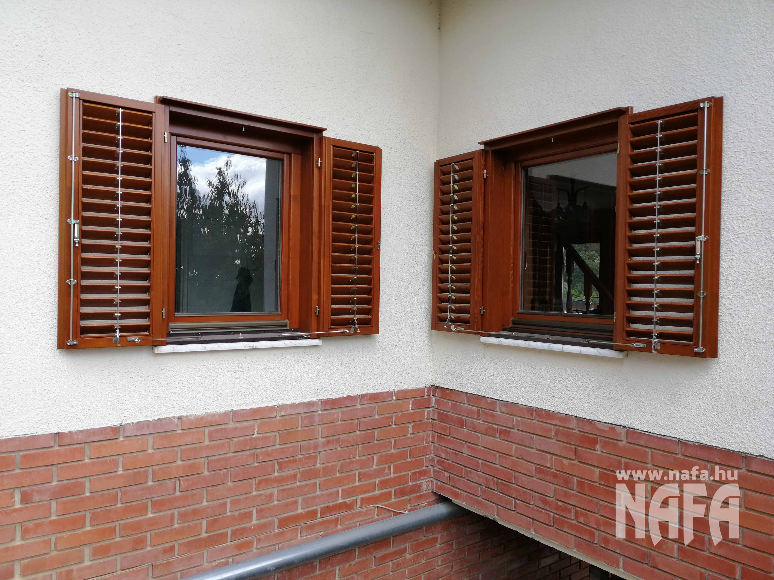 Fa ablakok zsalugáter hővédelemmel