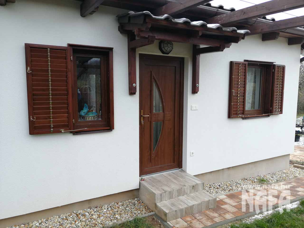 Balatonalmádi zsalugáter mozgatható leveles kivitelben