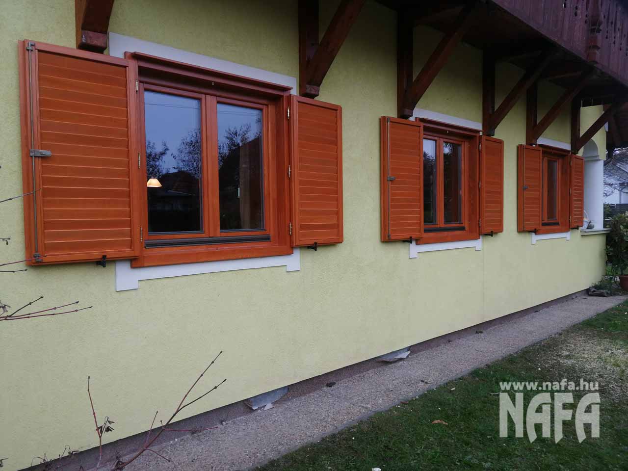 Balatonberény fix lamellás zsalugáter