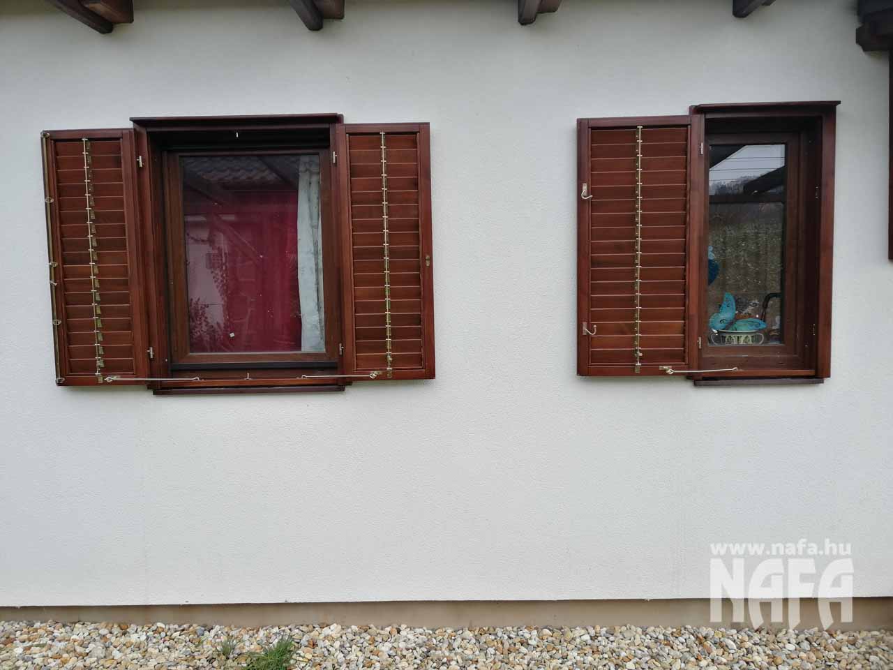 Barna zsalugáter mobil rovarhálóval