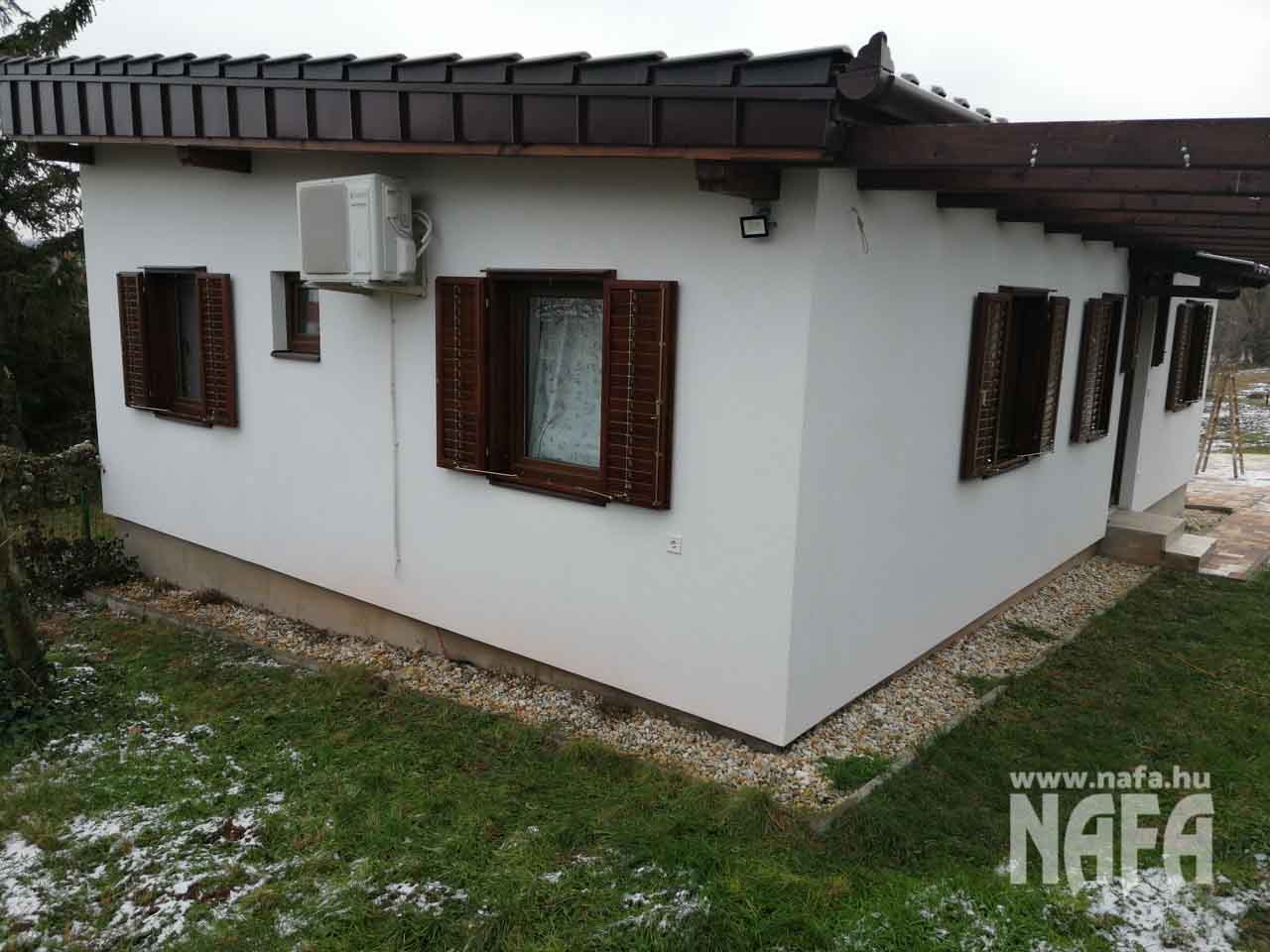 Hétvégi házra zsalugáter és szunyogháló